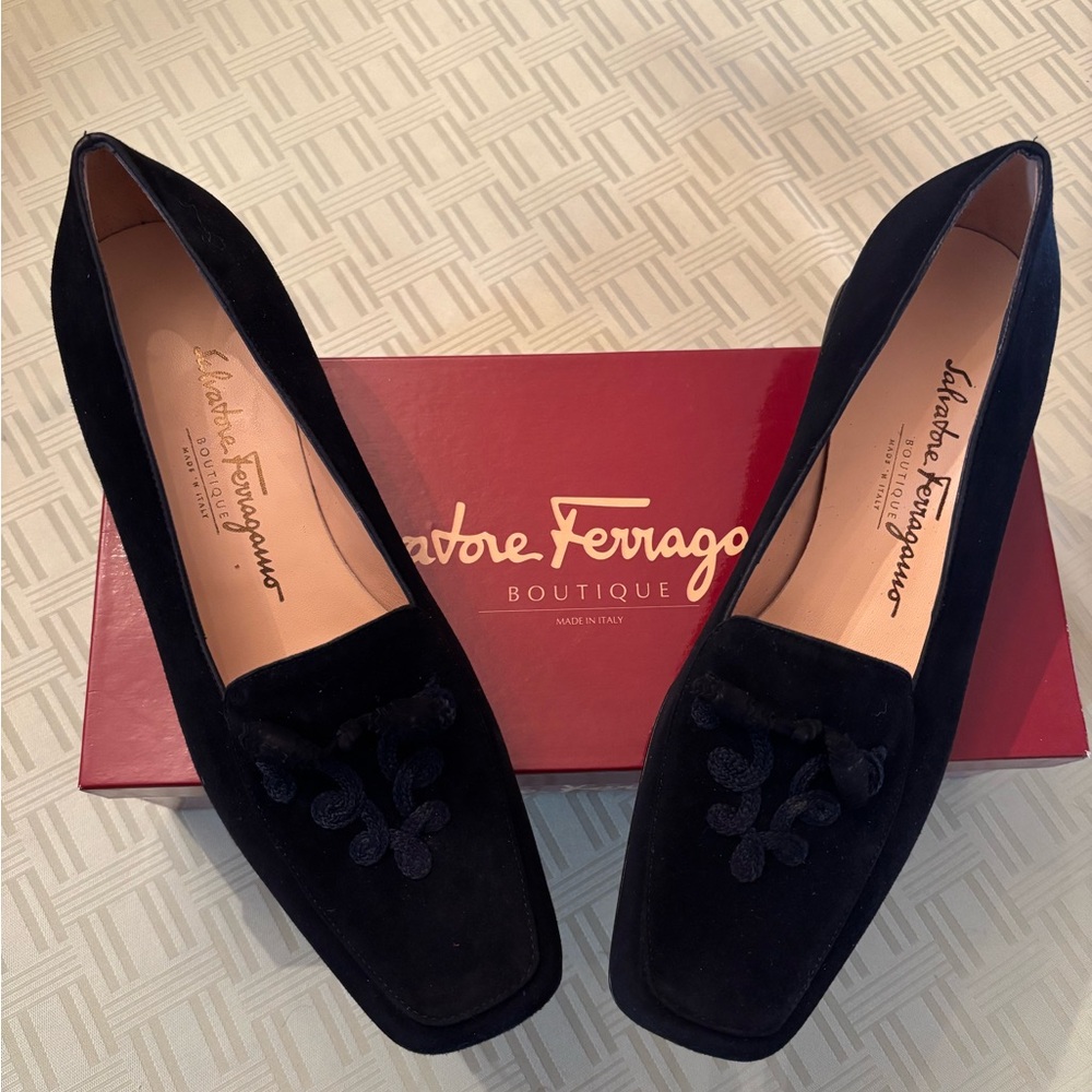 Salvatore Ferragamo Women's Elegant Black Flats